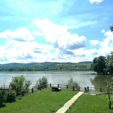 Captain'S House By The Danube River Cerevic Exterior photo