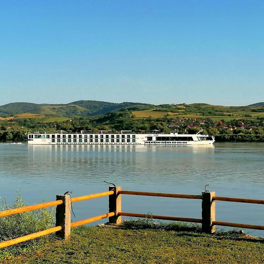 Captain'S House By The Danube River Cerevic Exterior photo