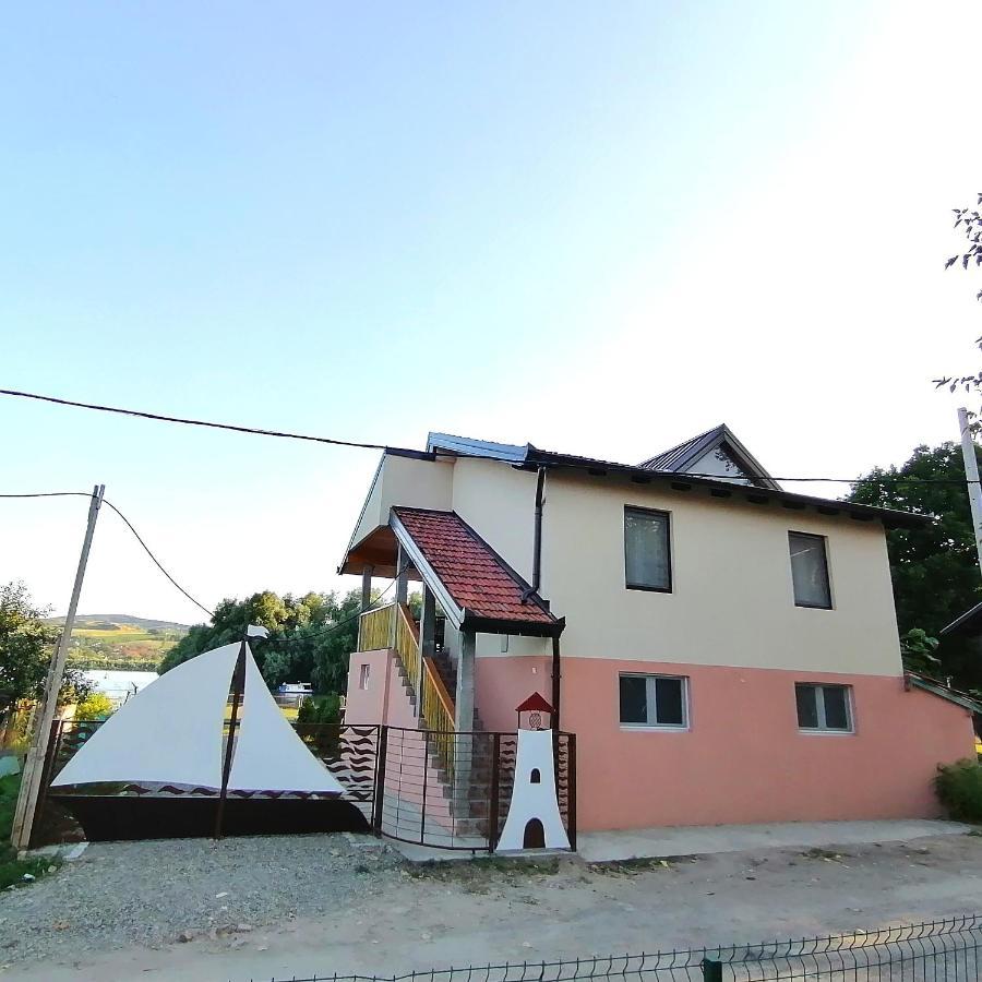 Captain'S House By The Danube River Cerevic Exterior photo