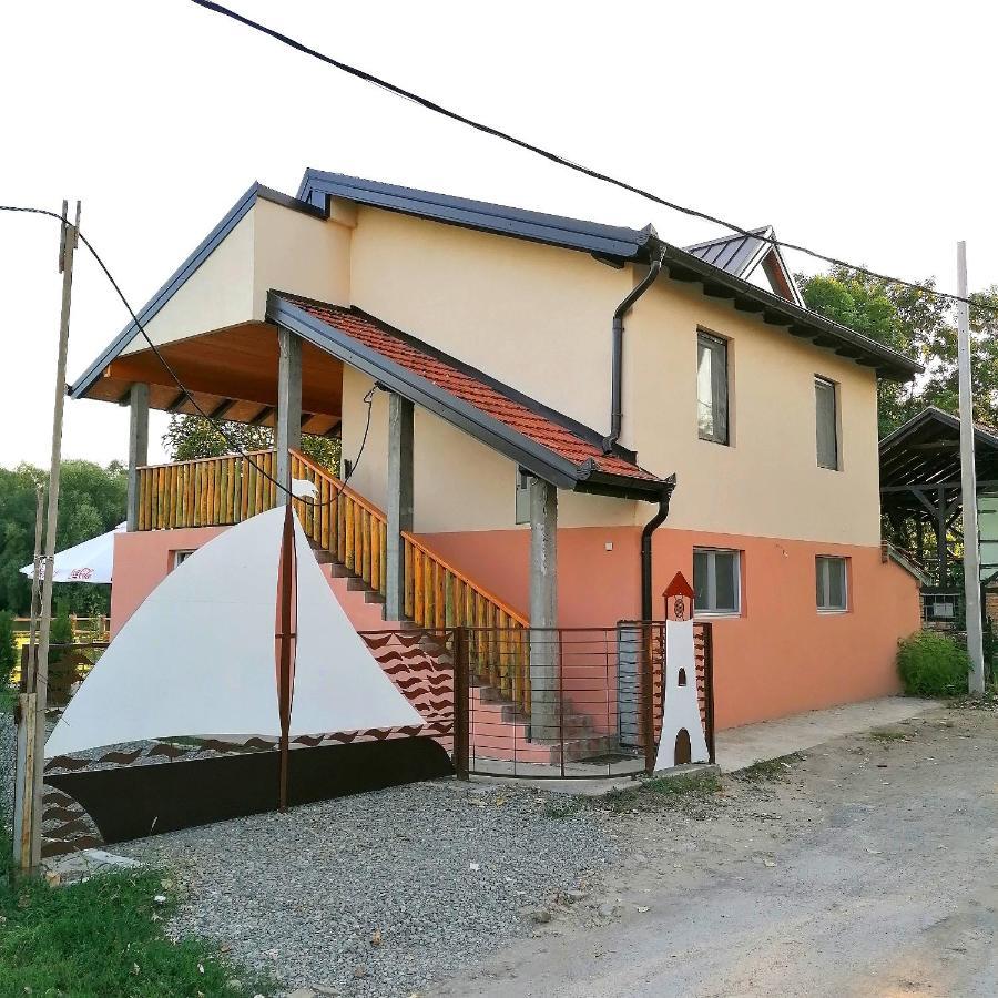 Captain'S House By The Danube River Cerevic Exterior photo